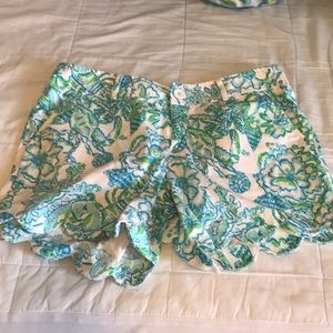Lilly Pulitzer Butter Cup Shorts! Size 6